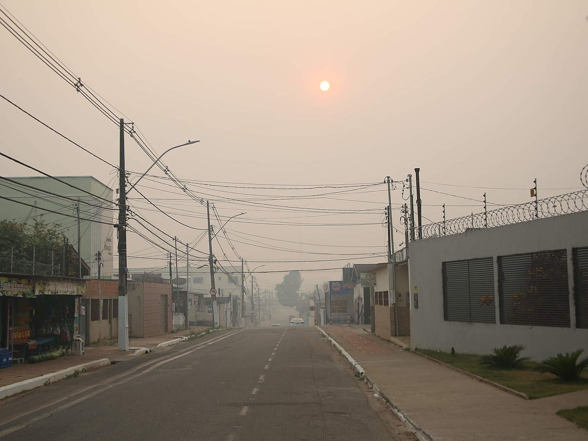 Der Rauch der Waldbrände in Rio Branco © Odair Leal / WWF-Brazil
