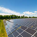 Solaranlage auf Feldern © Getty Images