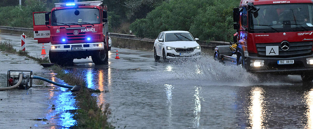 Hochwasser in Tschechien mit Feuerwehreinsatz © Imago / CTK Photo / Caclav Pancer