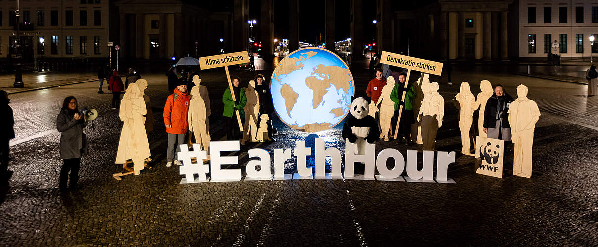 Die Earth Hour 2024: Licht aus am Brandenburger Tor © Jörg Farys / WWF 