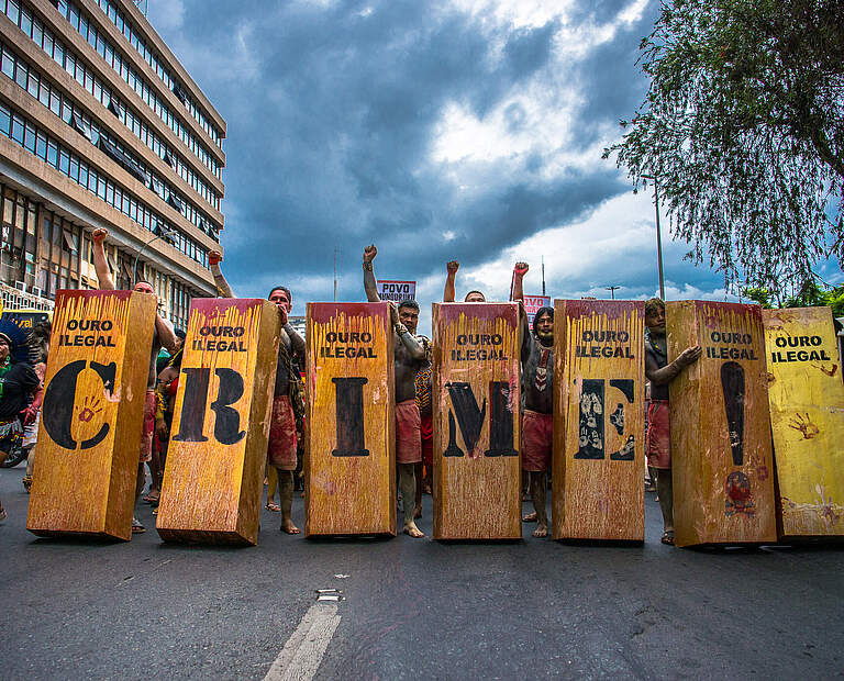 Demonstration gegen illegales Mining, Free Land Camp 2022 © Edgar Kanaykõ Xakriabá / WWF-Brazil