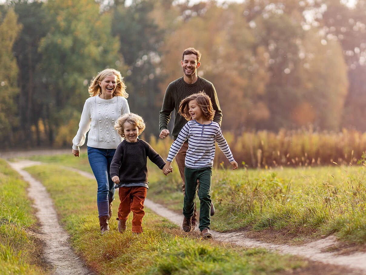 Familienspaziergang © GettyImages