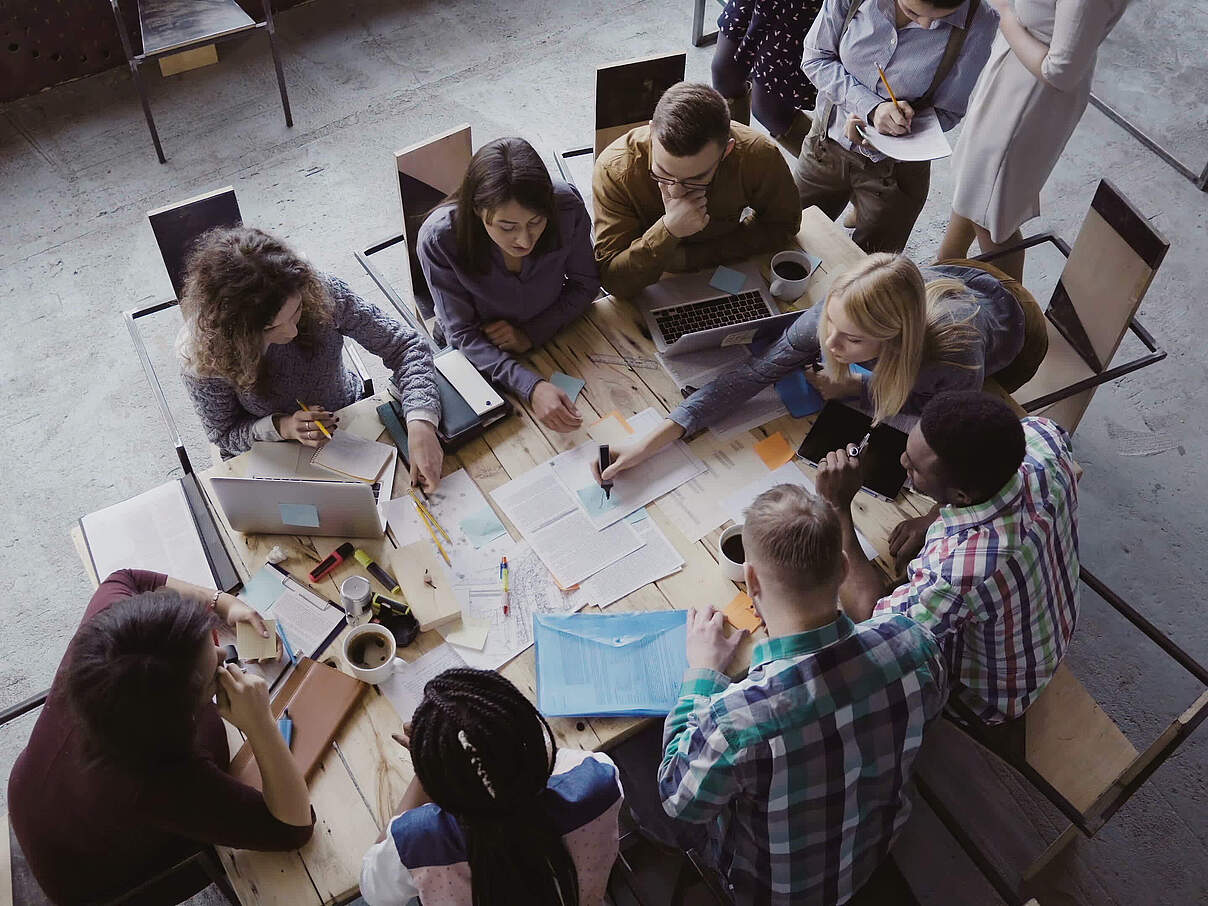 Gruppe beim Business Workshop © Vadim Key / iStock / Getty Images