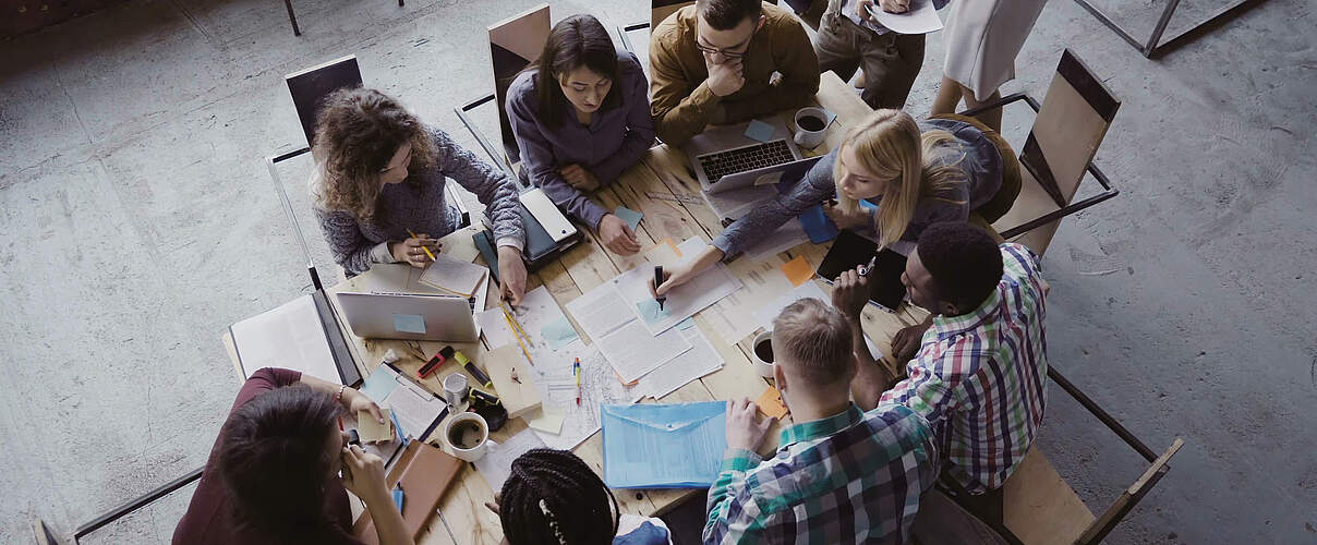 Gruppe beim Business Workshop © Vadim Key / iStock / Getty Images