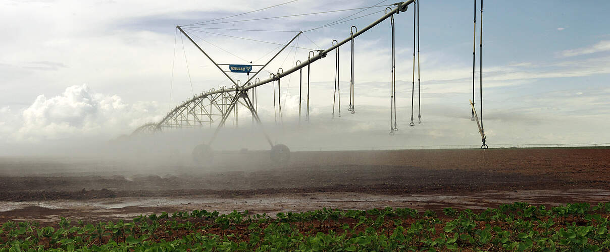 Bewässerungsanlage auf einem Sojafeld in Brasilien © Peter Caton / WWF-UK