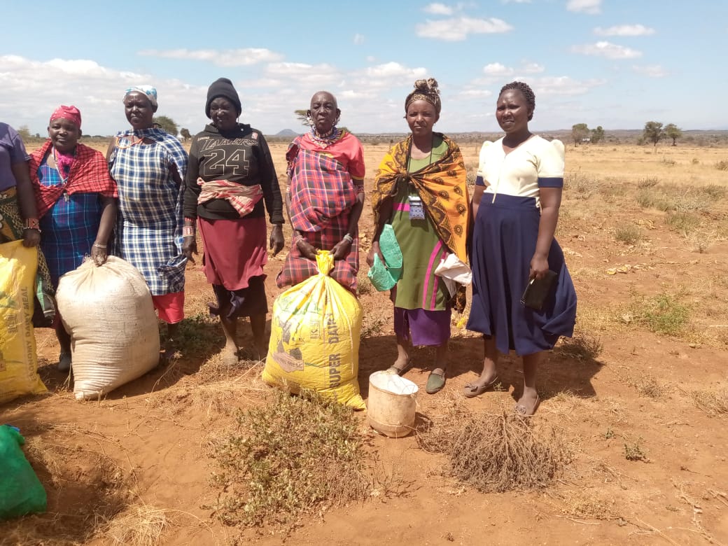 Die Frauen der Gemeinschaft mit ihrer Ernte © WWF Kenia